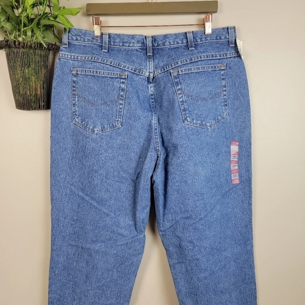 Chic NEW 90s Vintage Tapered Leg Relaxed Fit High Rise Medium Wash Mom Jeans